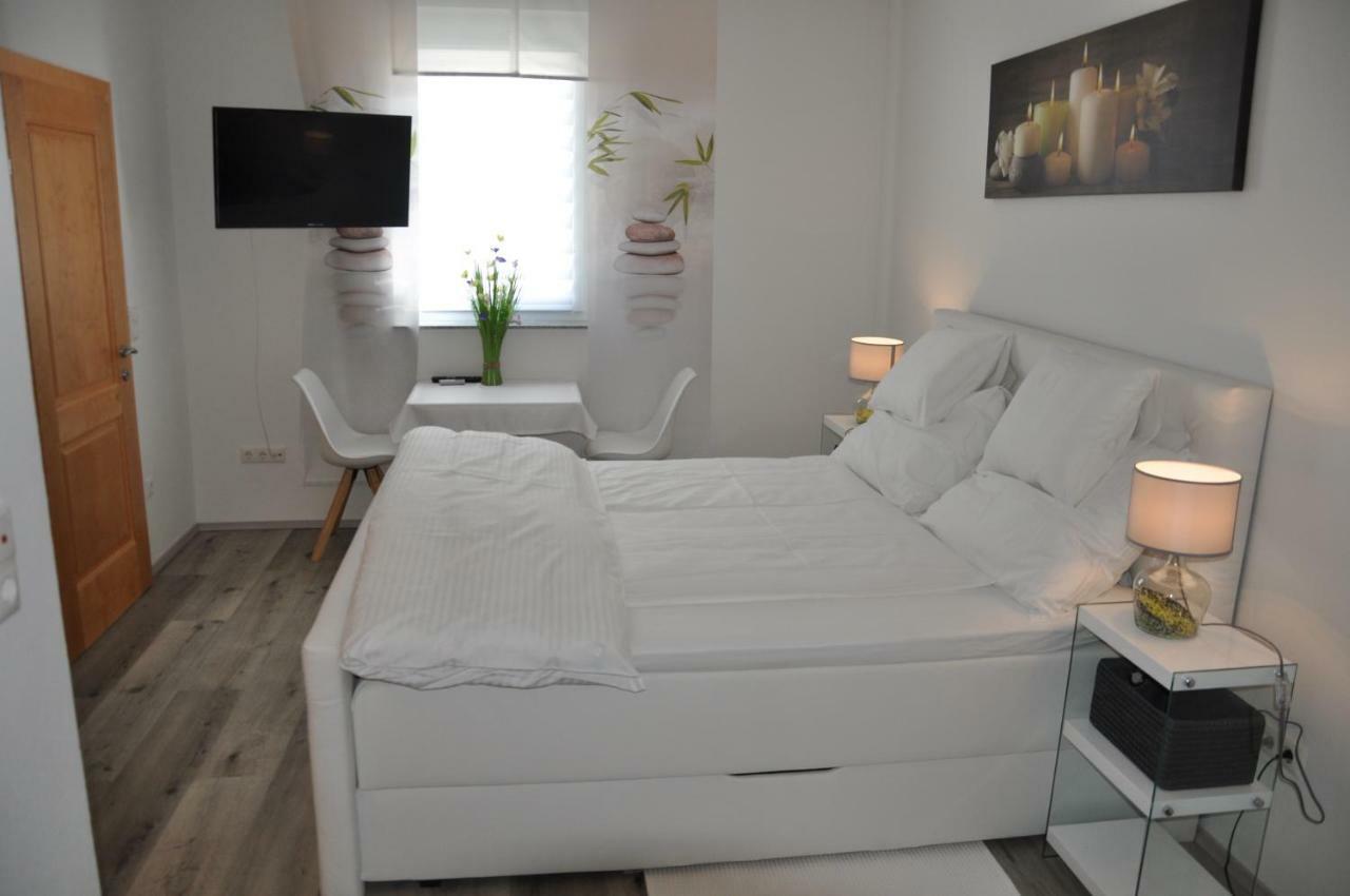 Gaestezimmer Resi Illmitz Buitenkant foto