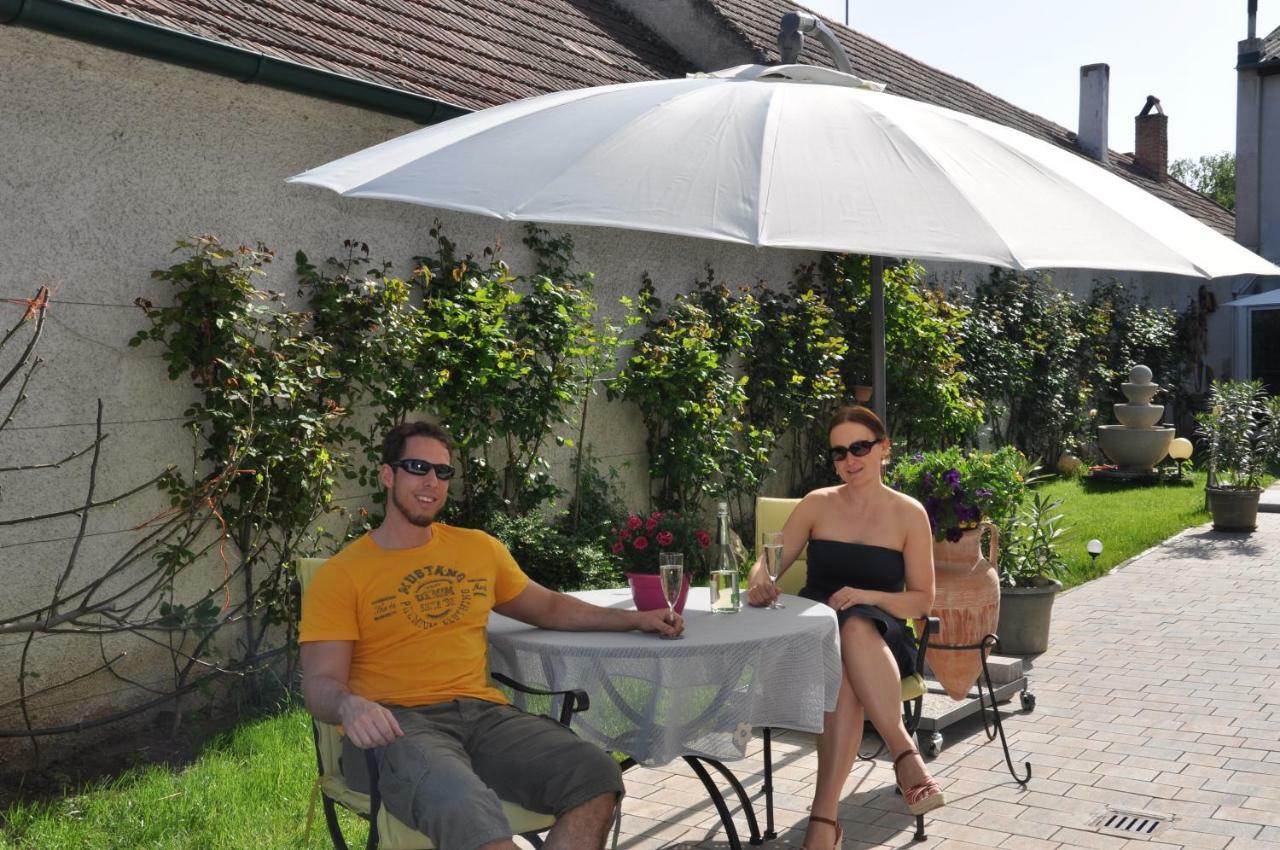 Gaestezimmer Resi Illmitz Buitenkant foto